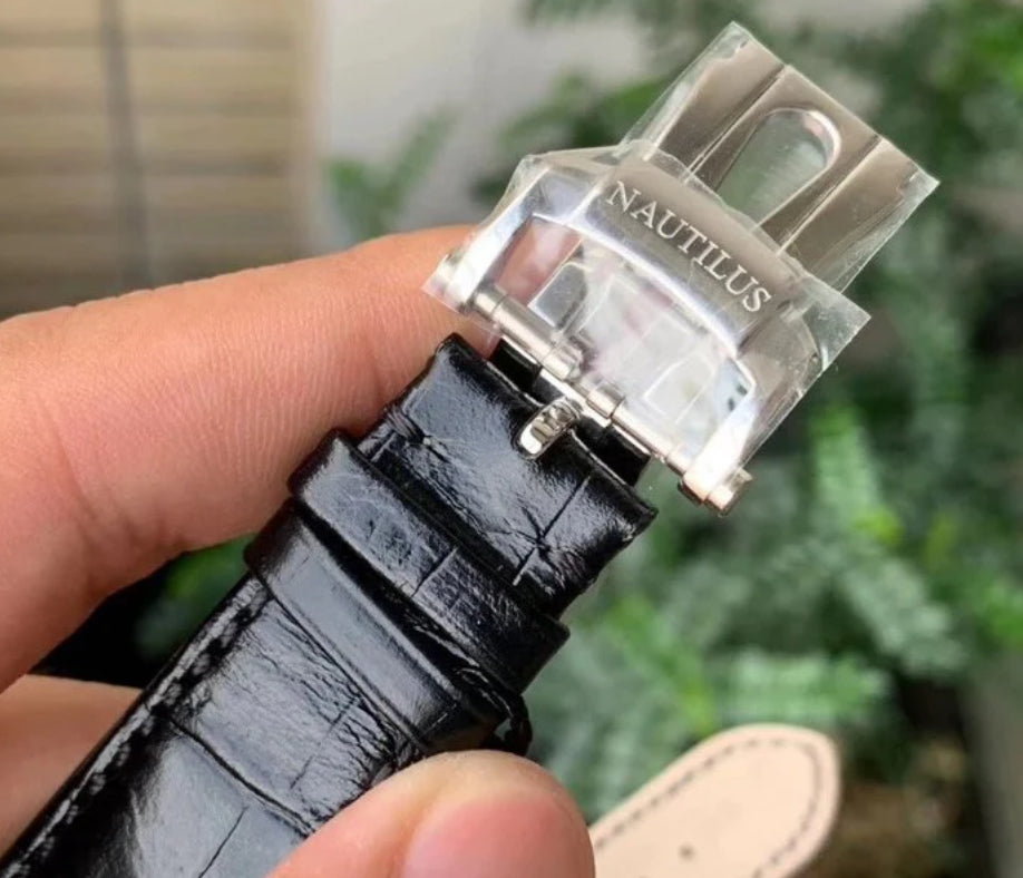 PATEK PHILIPPE NAUTILUS WHITE DIAL BRACCIALE IN PELLE
