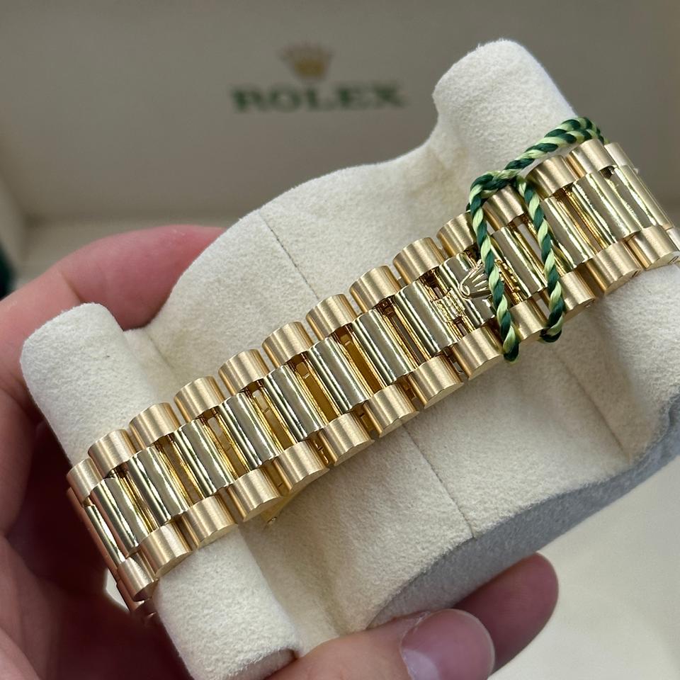 ROLEX DAY-DATE GOLD WHITE DIAL