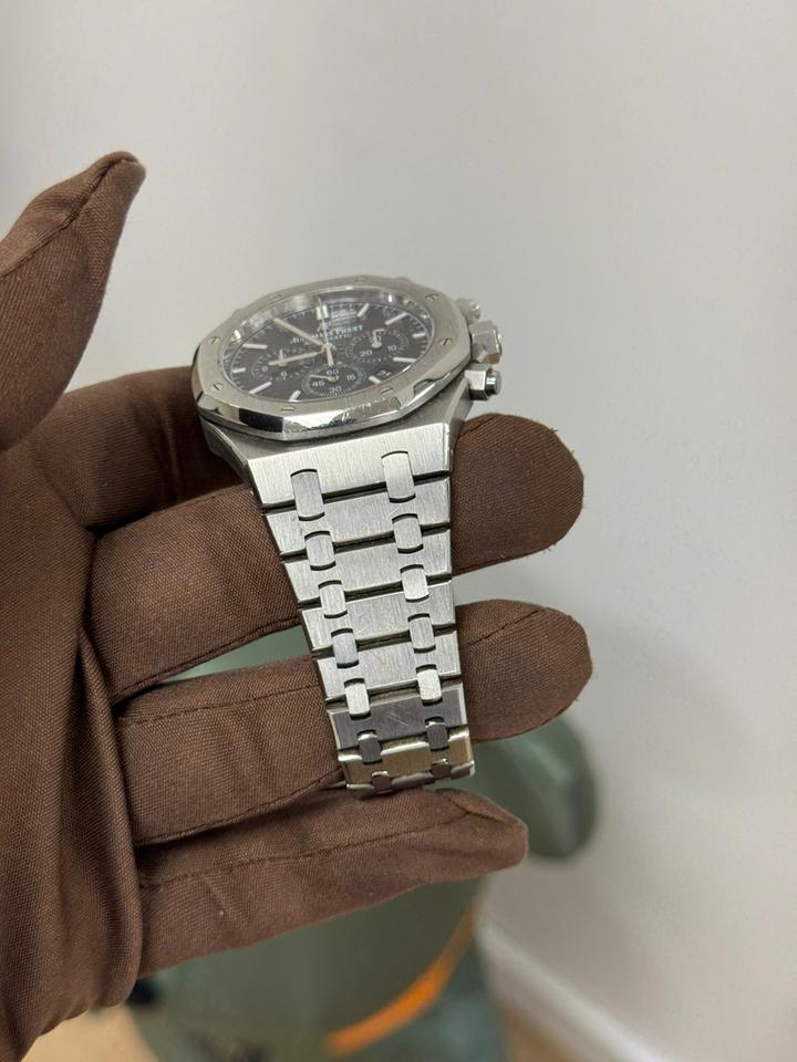 AUDERMARS PIGUET ROYAL OAK BLACK DIAL CRONOGRAPH