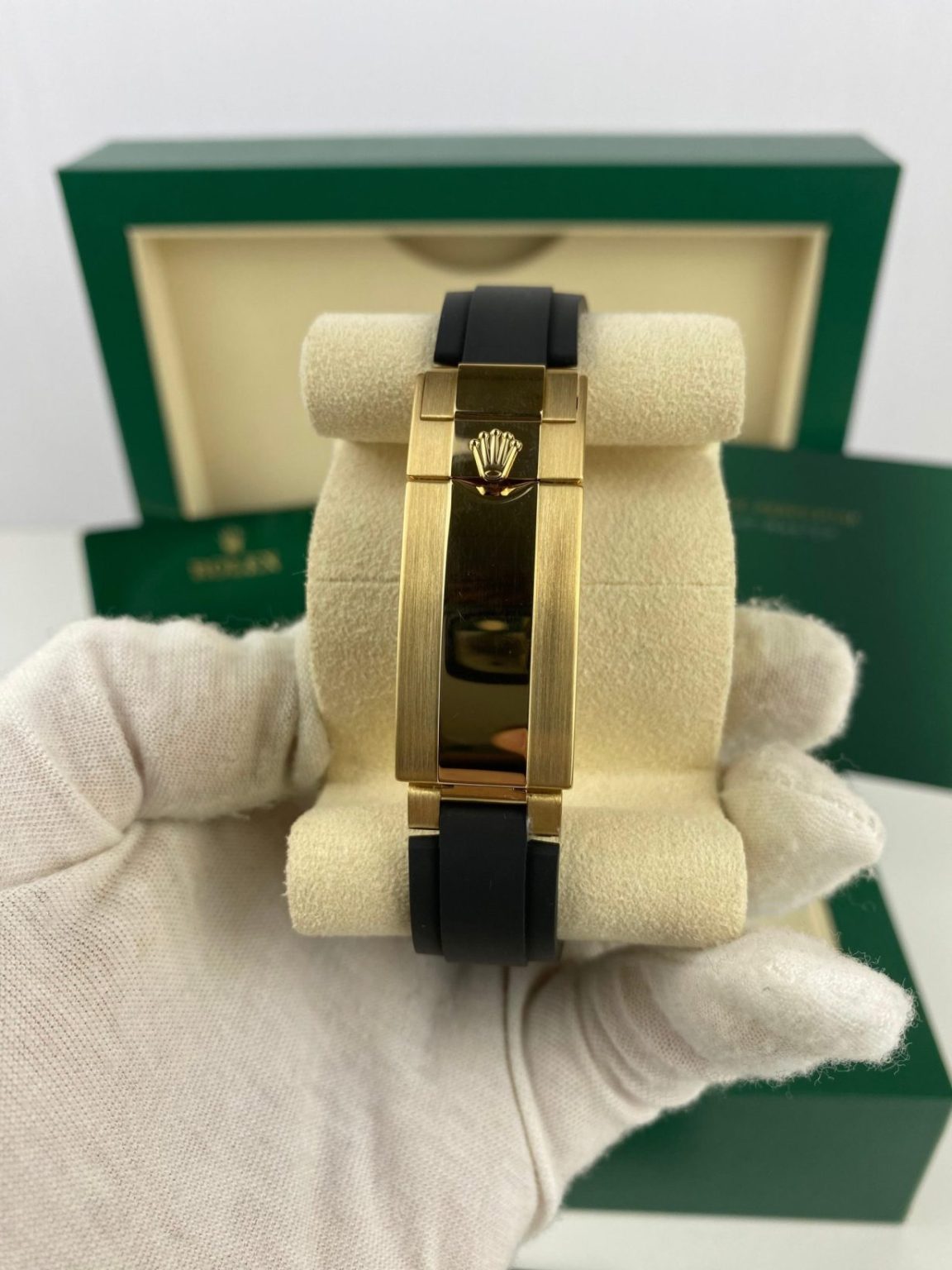 ROLEX YACHT-MASTER OYSTERFLEX GOLD
