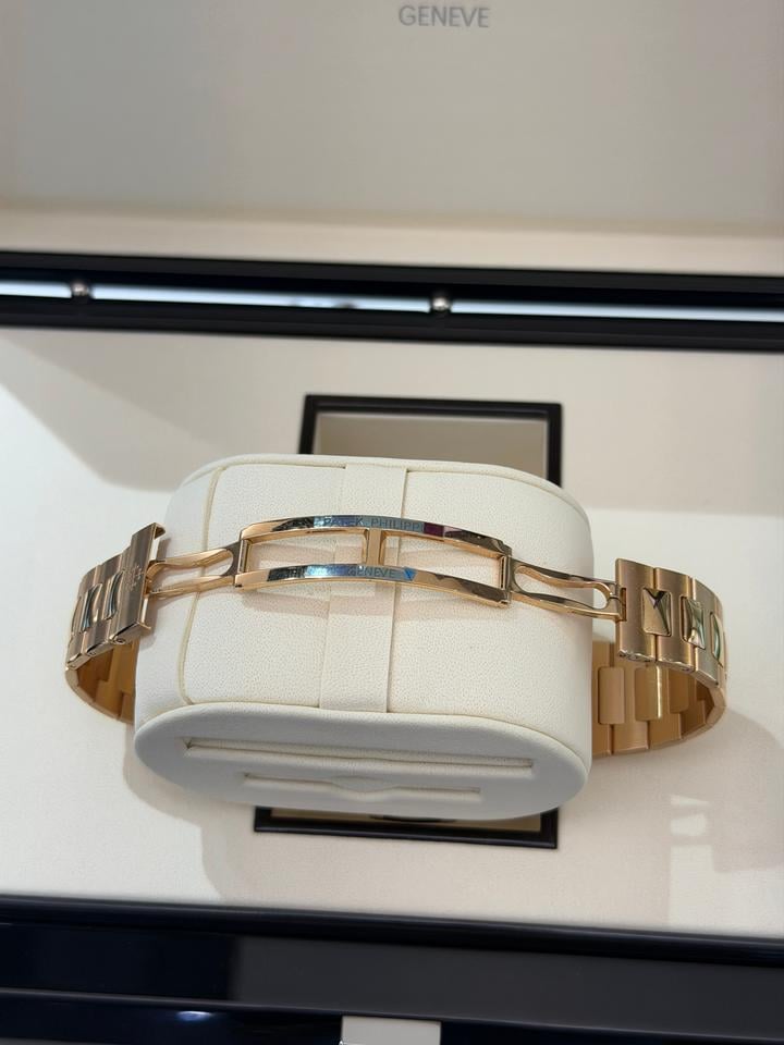 PATEK PHILIPPE NAUTILUS ROSE GOLD
