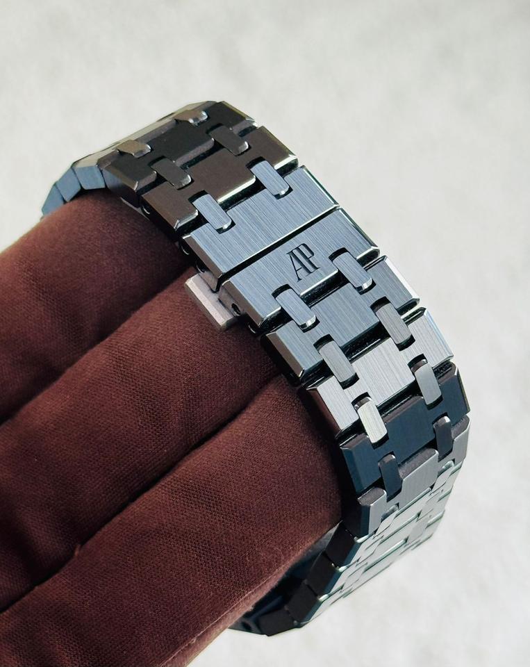 AUDERMARS PIGUET ROYAL OAK "SKELETON" BLACK