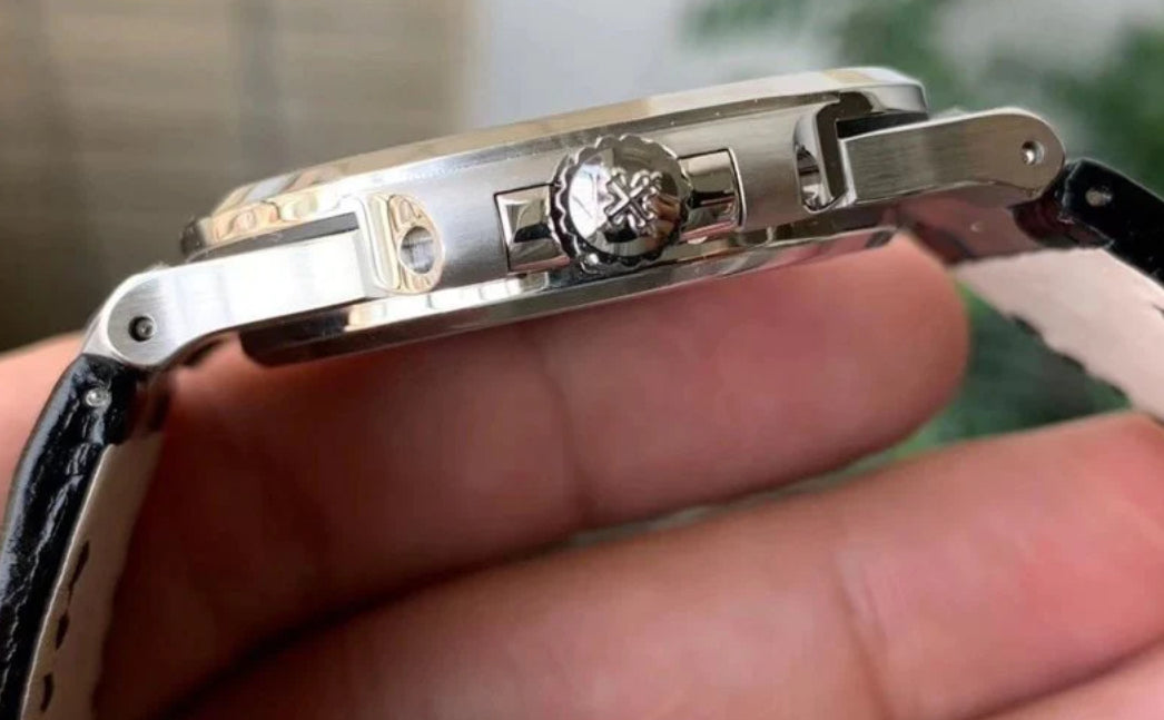 PATEK PHILIPPE NAUTILUS WHITE DIAL BRACCIALE IN PELLE