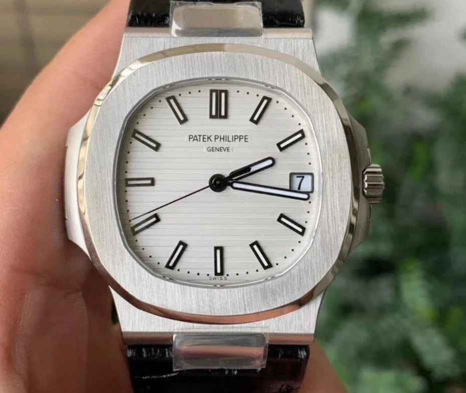 PATEK PHILIPPE NAUTILUS WHITE DIAL BRACCIALE IN PELLE