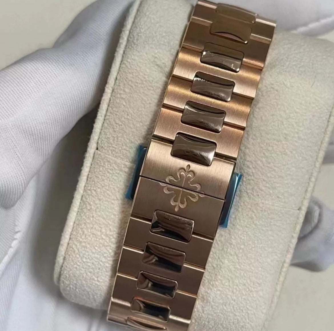 PATEK PHILIPPE NAUTILUS GOLD BLU DIAL
