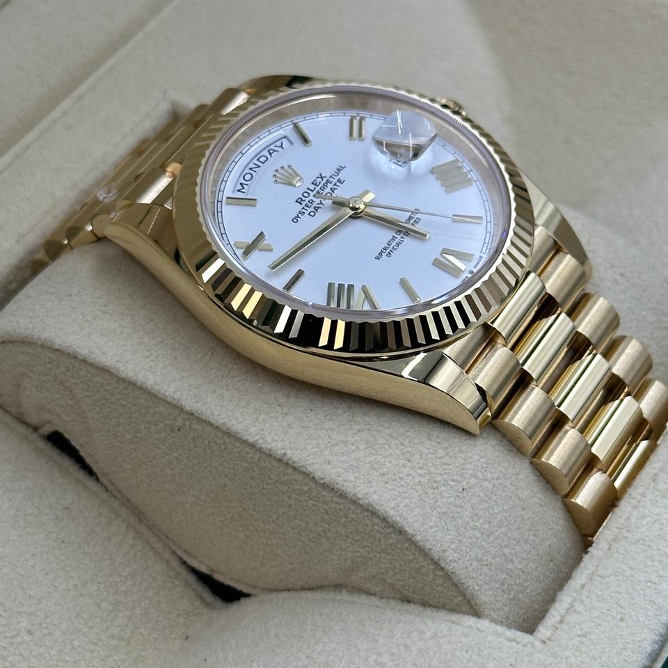 ROLEX DAY-DATE GOLD WHITE DIAL