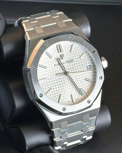 AUDEMARS PIGUET ROYAL OAK  WHITE DIAL