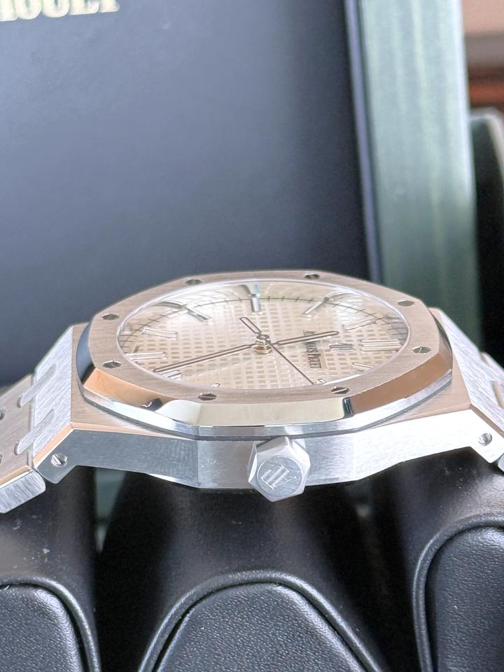 AUDEMARS PIGUET ROYAL OAK  WHITE DIAL