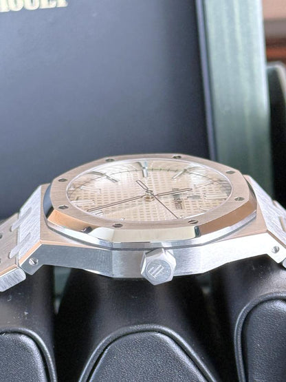 AUDEMARS PIGUET ROYAL OAK  WHITE DIAL