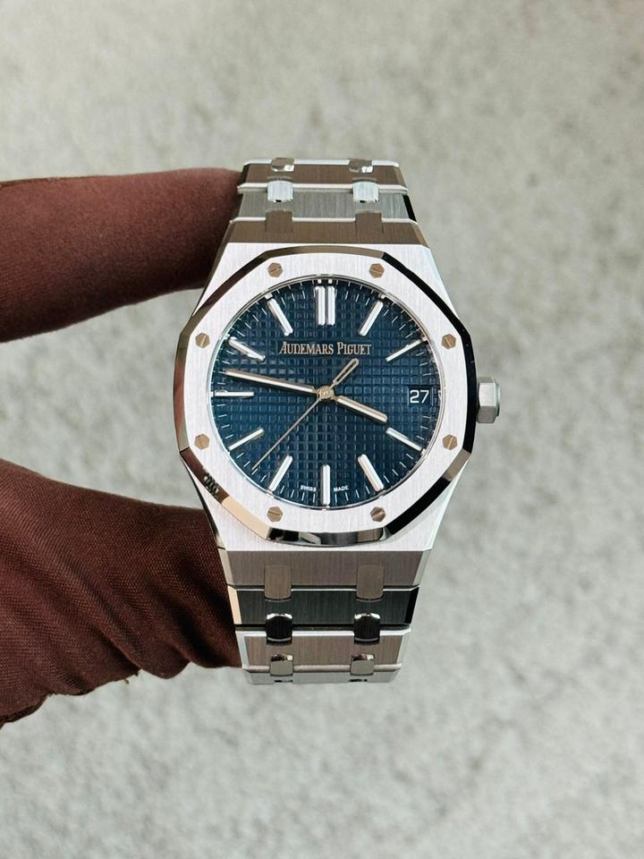 AUDEMARS PIGUET ROYAL OAK  BLUE DIAL