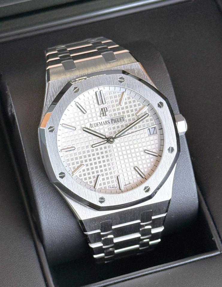 AUDEMARS PIGUET ROYAL OAK  WHITE DIAL