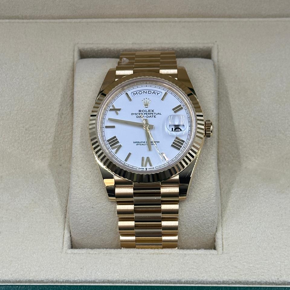 ROLEX DAY-DATE GOLD WHITE DIAL