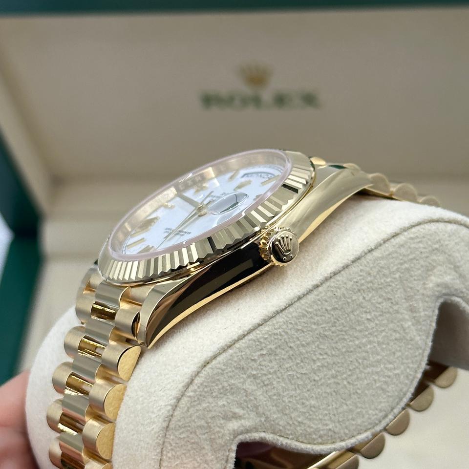 ROLEX DAY-DATE GOLD WHITE DIAL