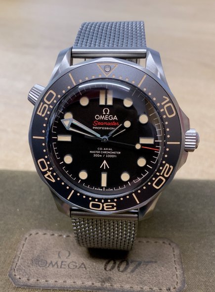 OMEGA SEAMASTER 300m DIVER JAMES BOND 007
