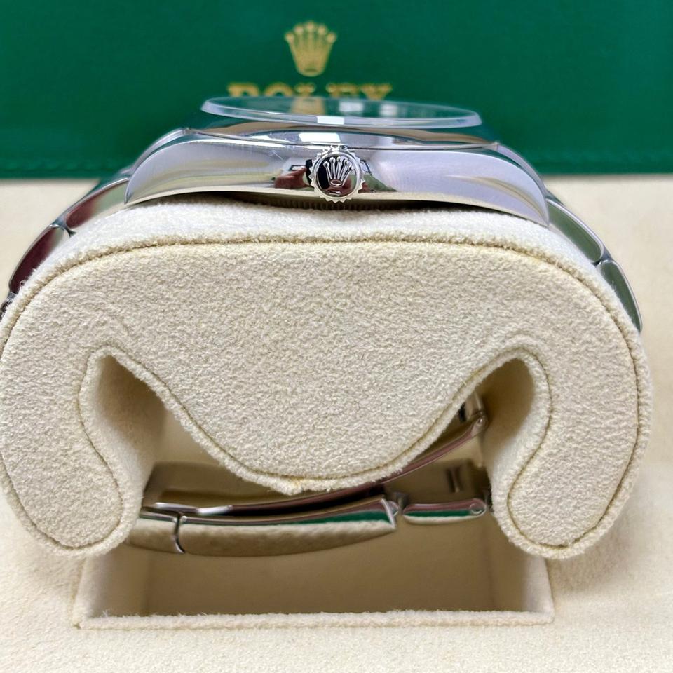 ROLEX OYSTER PERPETUAL BLACK DIAL
