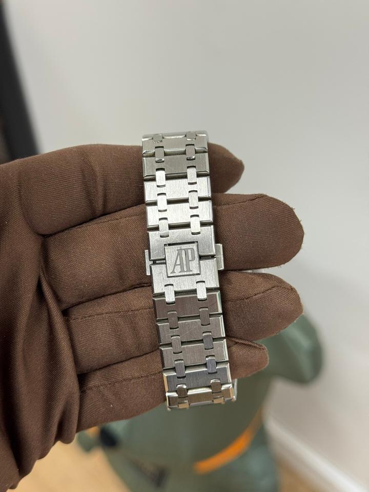 AUDERMARS PIGUET ROYAL OAK BLACK DIAL CRONOGRAPH