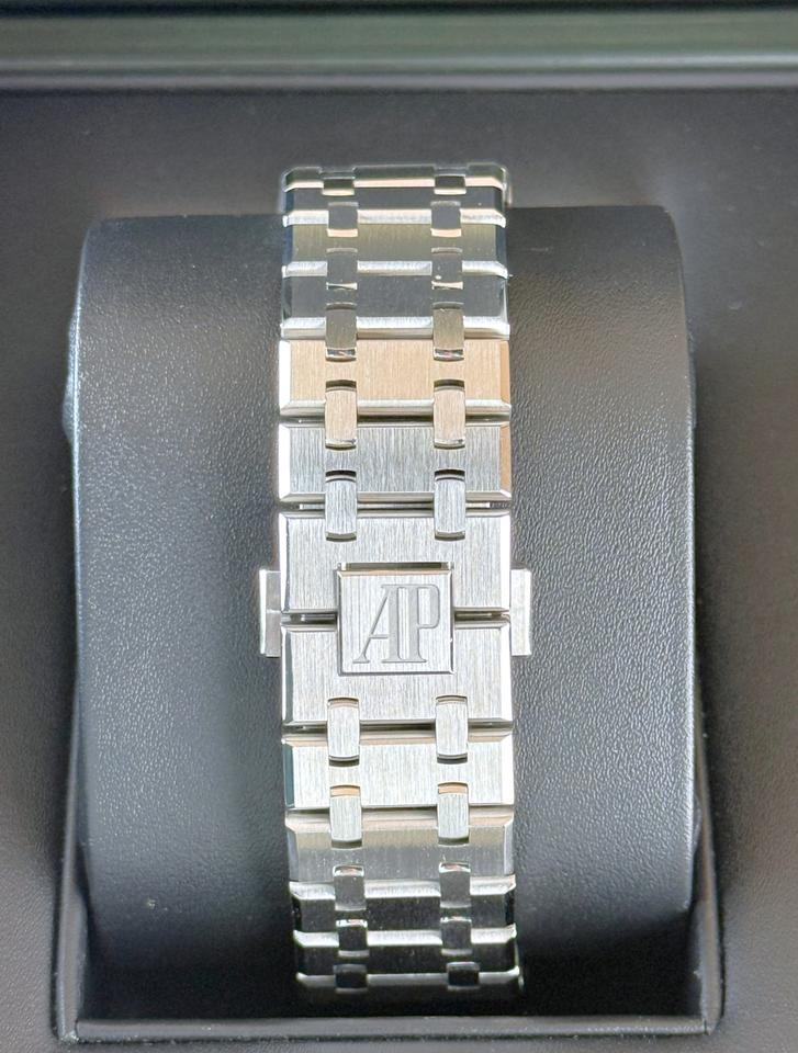 AUDEMARS PIGUET ROYAL OAK  WHITE DIAL