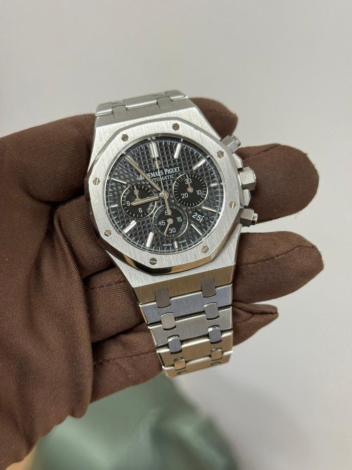 AUDERMARS PIGUET ROYAL OAK BLACK DIAL CRONOGRAPH
