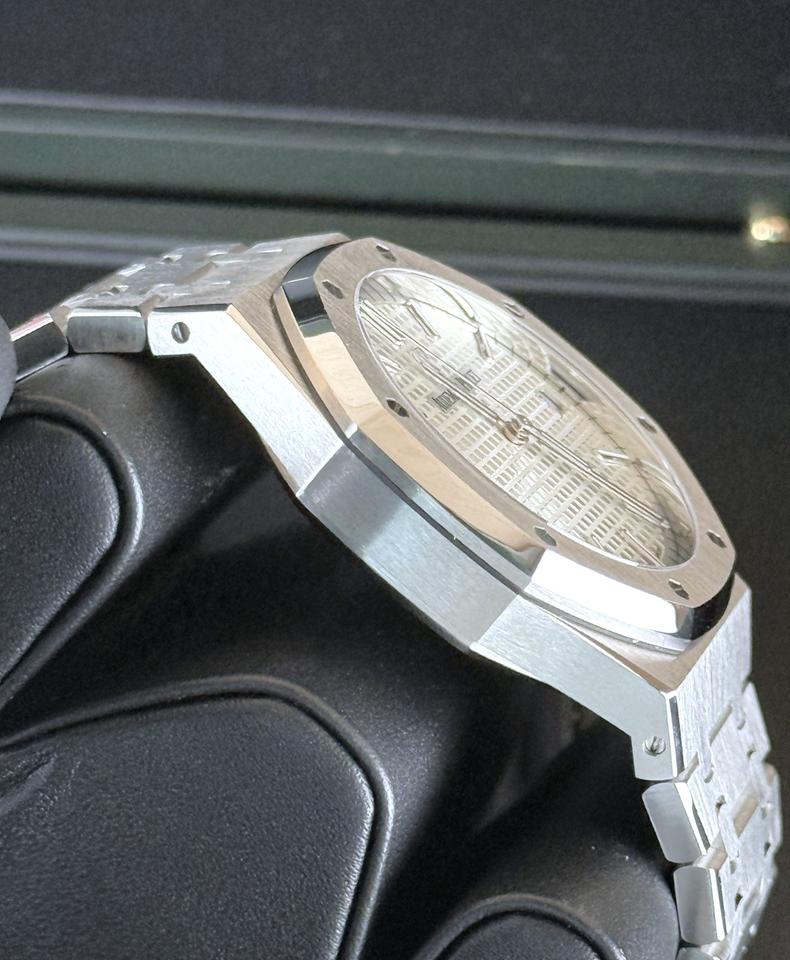 AUDEMARS PIGUET ROYAL OAK  WHITE DIAL