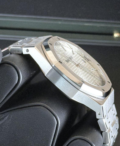 AUDEMARS PIGUET ROYAL OAK  WHITE DIAL
