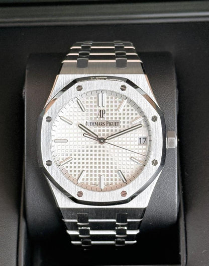 AUDEMARS PIGUET ROYAL OAK  WHITE DIAL